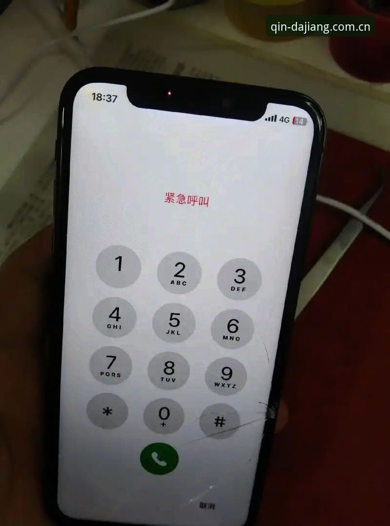 慢一点，你手机震动了一下。打开一看，是一条比分推送——下午三点半那场中超，补时第4分钟，裁判看完VAR判了点球，比分从1:1跳到2:1。你刷新了一下页面，数据从"完场"变回"进行中"，实时同步。这一瞬间，你大概就能理解什么叫"大江体育CN实时赛程"——它不是一张静态的表格，而是一条一直通电的信息水管。